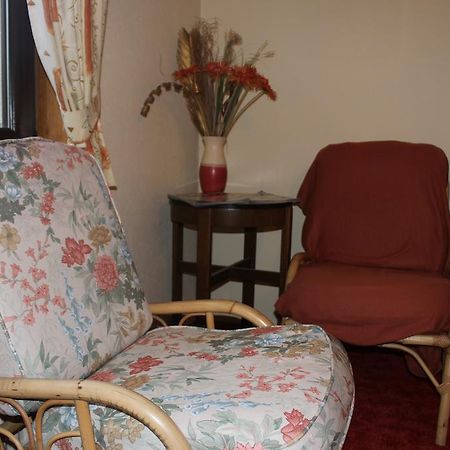인버루리 더 블랙 불 인 B&B 외부 사진